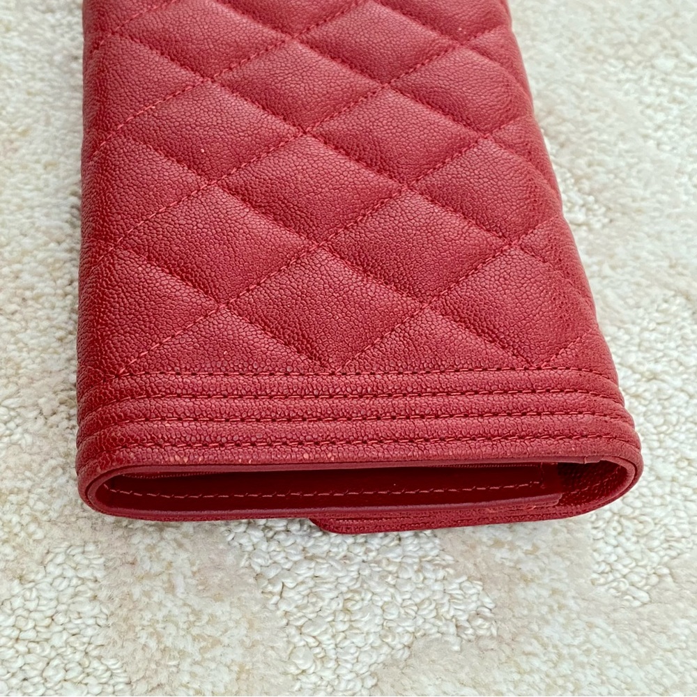 CHANEL🍒Red Quilted Trifold wallet with Gold Accent - Picture 13 of 16